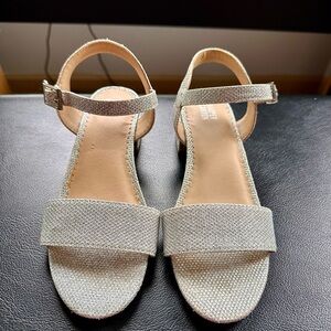 Beautiful dressy sandals girls size 2